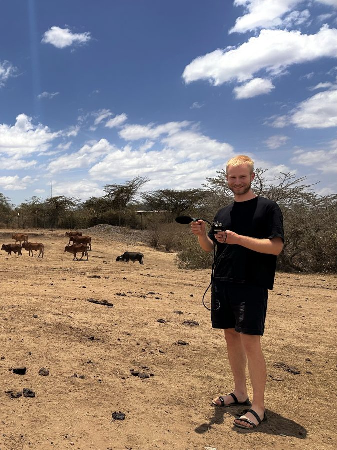 Marius Faiß with a microphone and sound recorder in the Maasai Mara